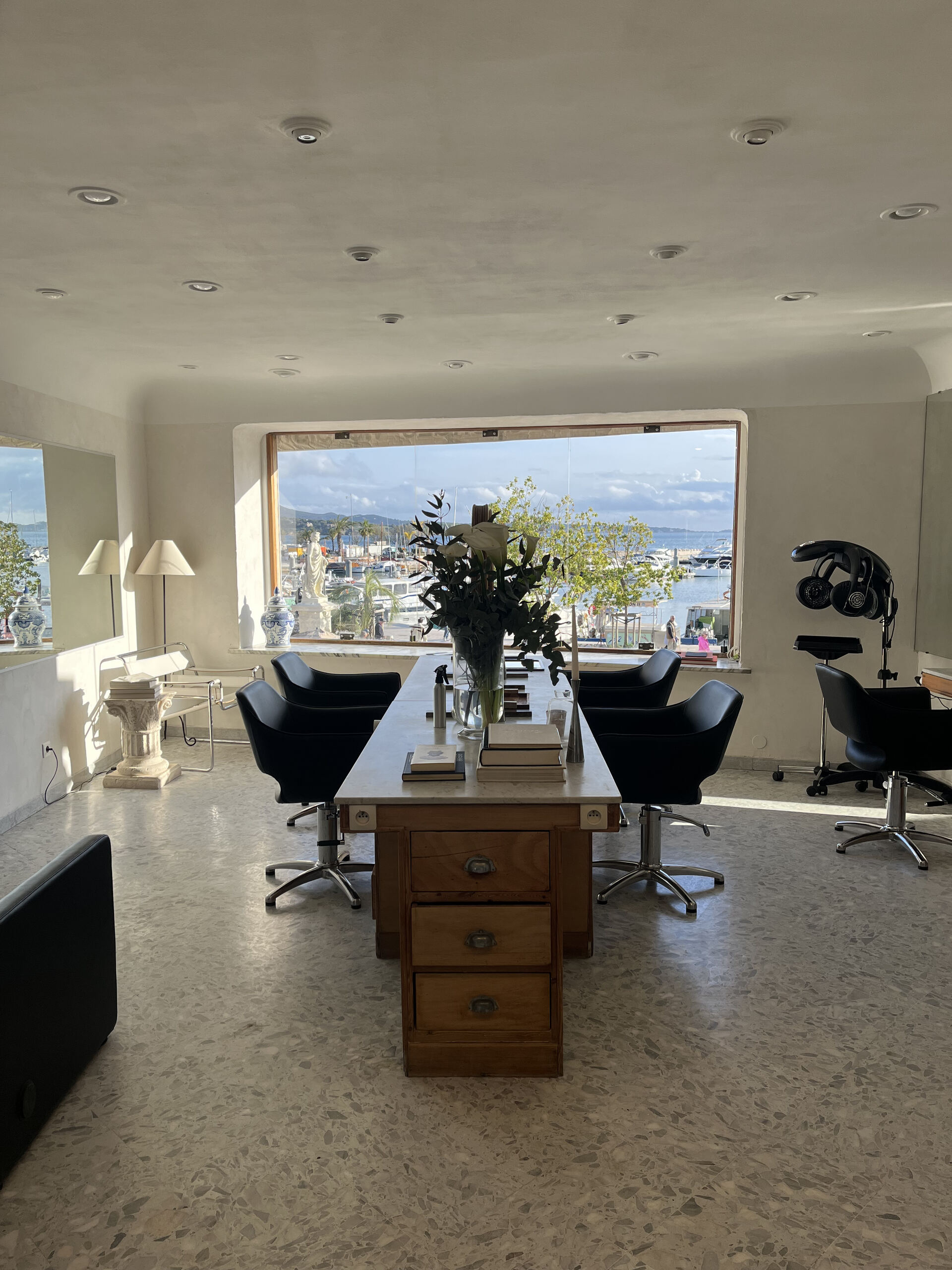 Le Salon du Port, salon de coiffure et onglerie à Sanary-sur-Mer, vue panoramique sur le port
